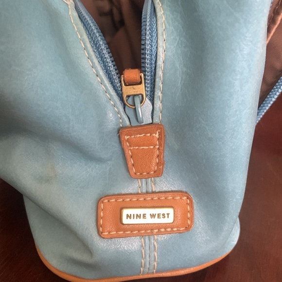 Spacious little blue purse. Blue with brown trim. Perfect for summer! - Picture 7 of 7